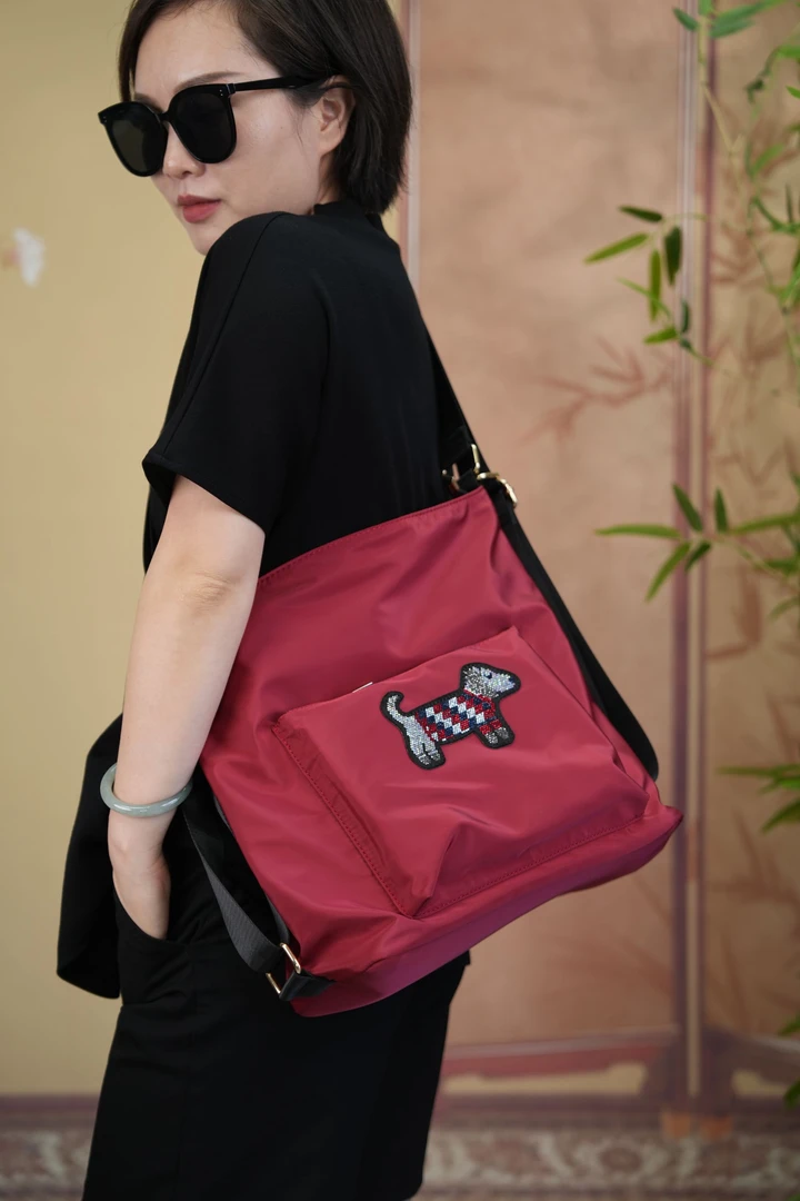 【腊肠狗】高级感女士旅游多用斜挎包时尚百搭小双肩背休闲包