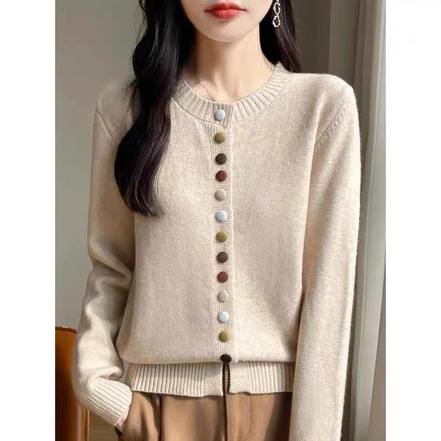 早秋新款彩色纽扣长袖针织打底衫圆领设计小众宽松别致上衣女