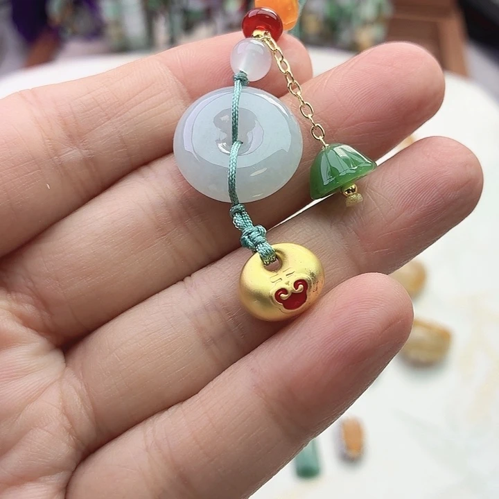 翡翠未镶嵌颈饰福袋