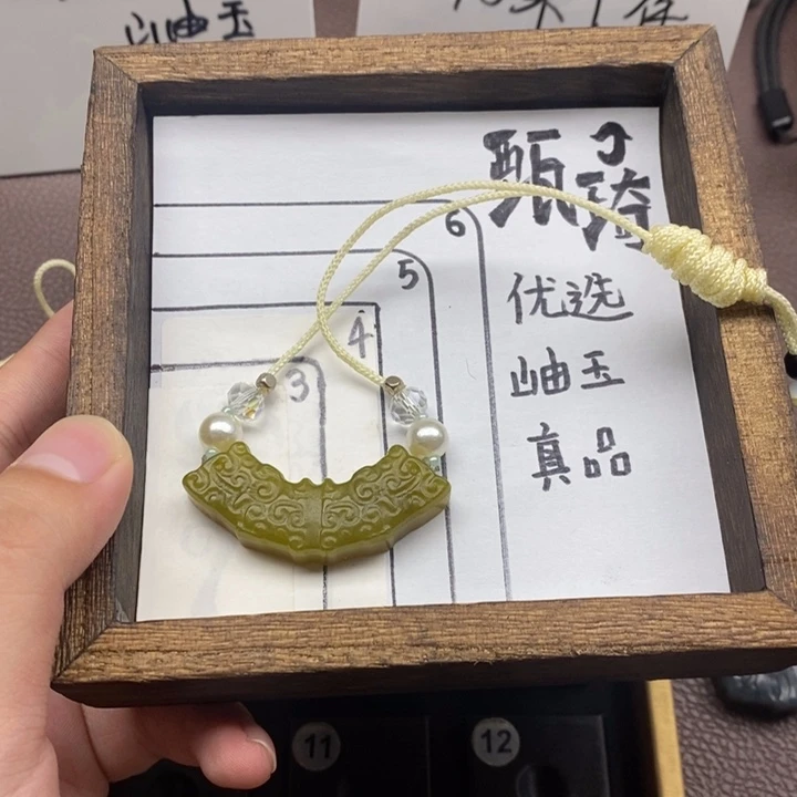 未镶嵌蛇纹石玉颈饰?****?