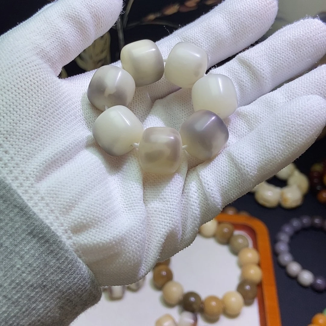金***王吊坠菩提根/象牙果微瑕
