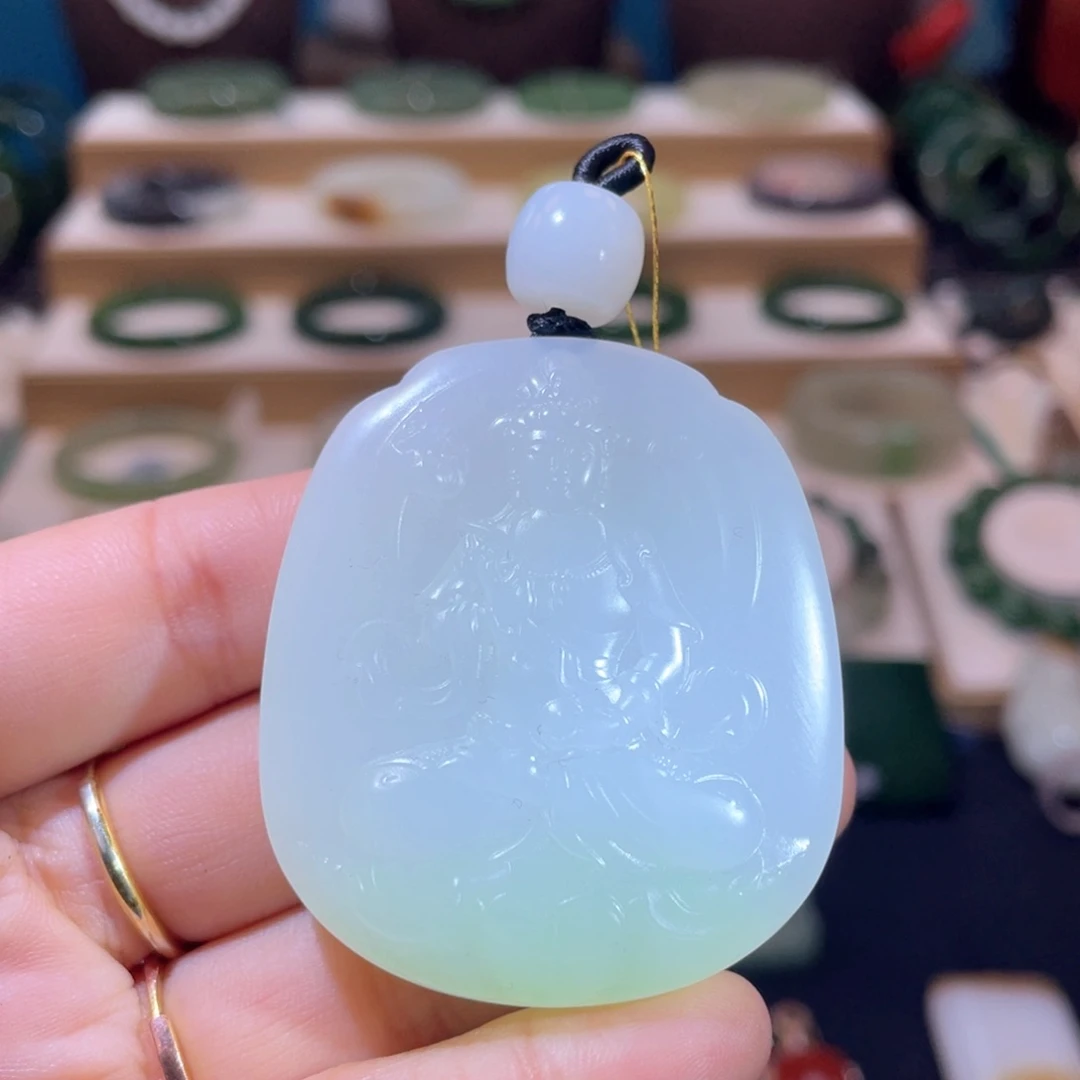 和田玉收藏级翠青观音吊坠未镶嵌