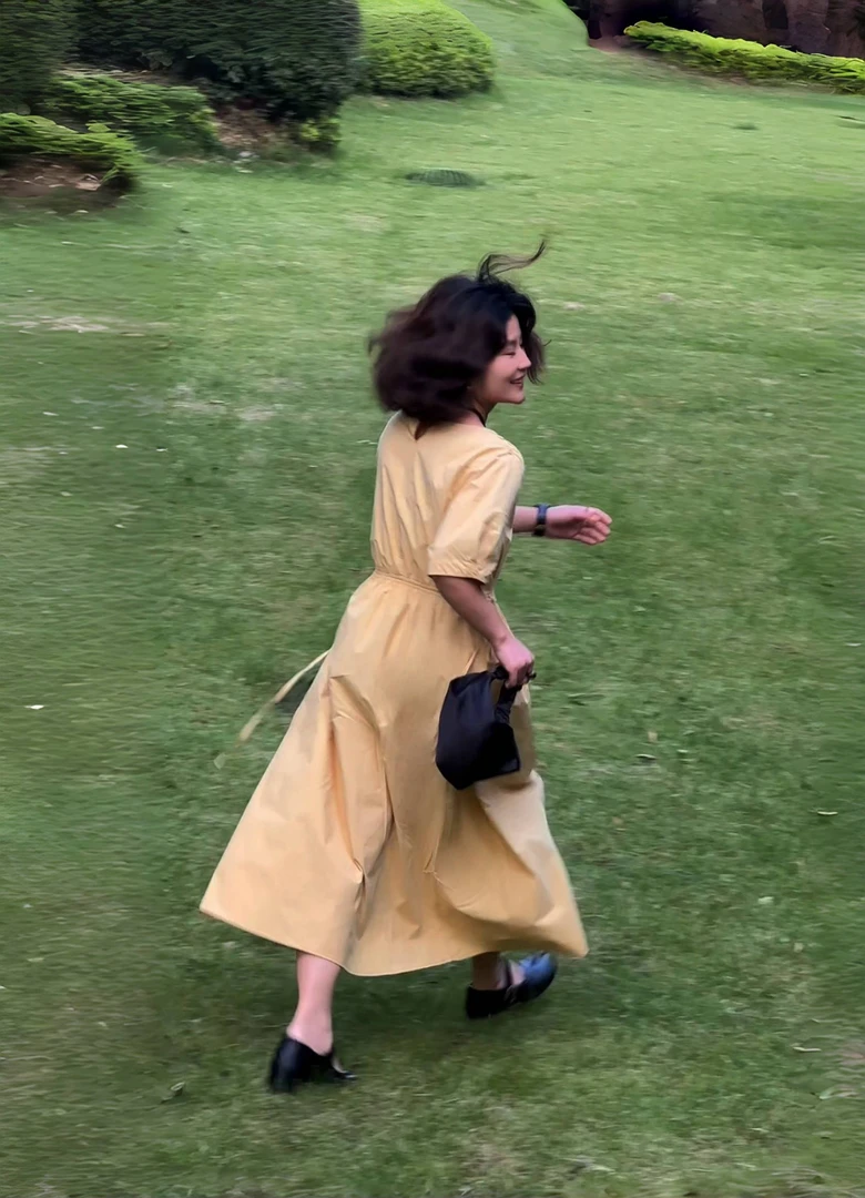 韩系夏季新款泡泡袖收腰褶皱时尚圆领气质显瘦中长裙