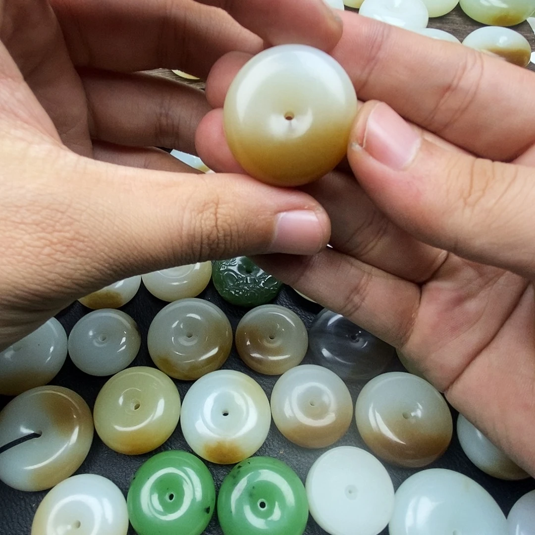 和田玉（糖玉）未镶嵌颈饰