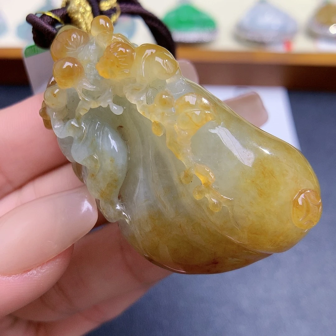 翡翠颈饰未镶嵌钱袋子