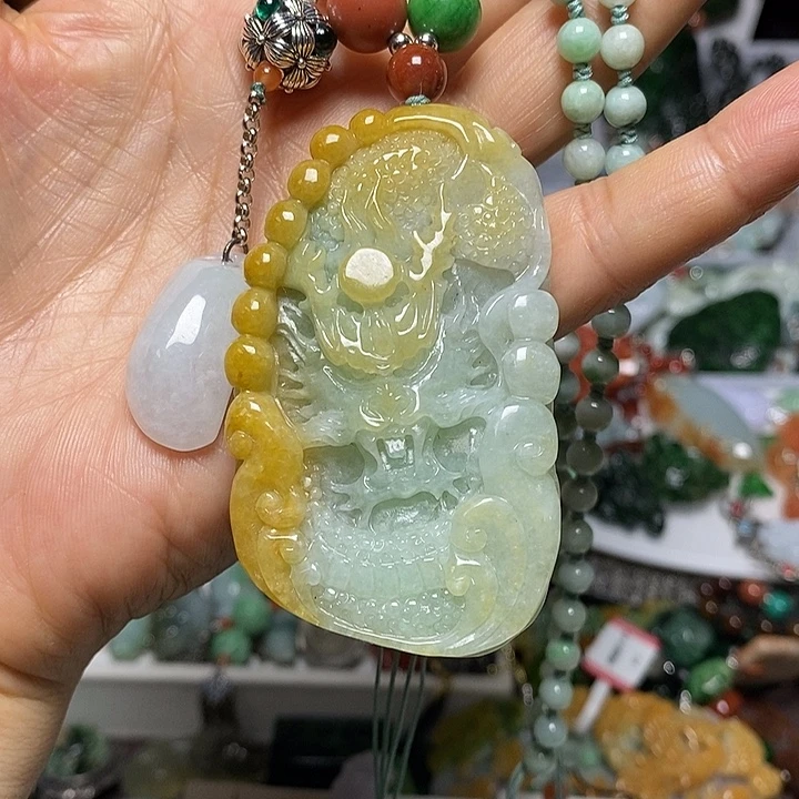 翡翠未镶嵌吊坠(赠链)