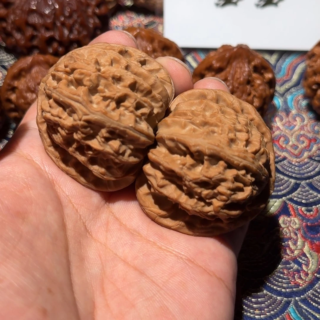 把件核桃1346三角白，尺寸45