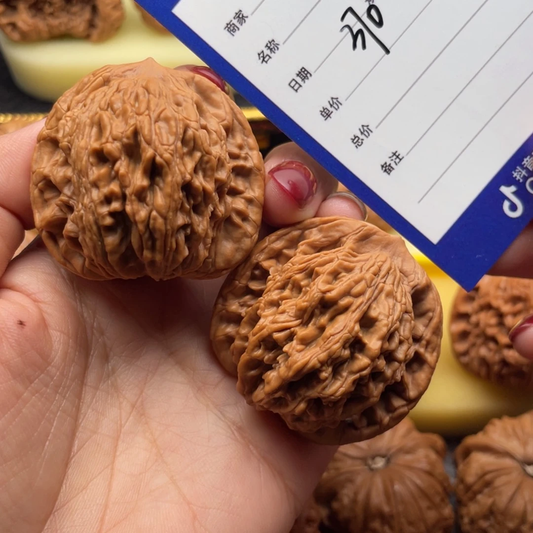 文玩核桃吊坠370号43粗筋虎
