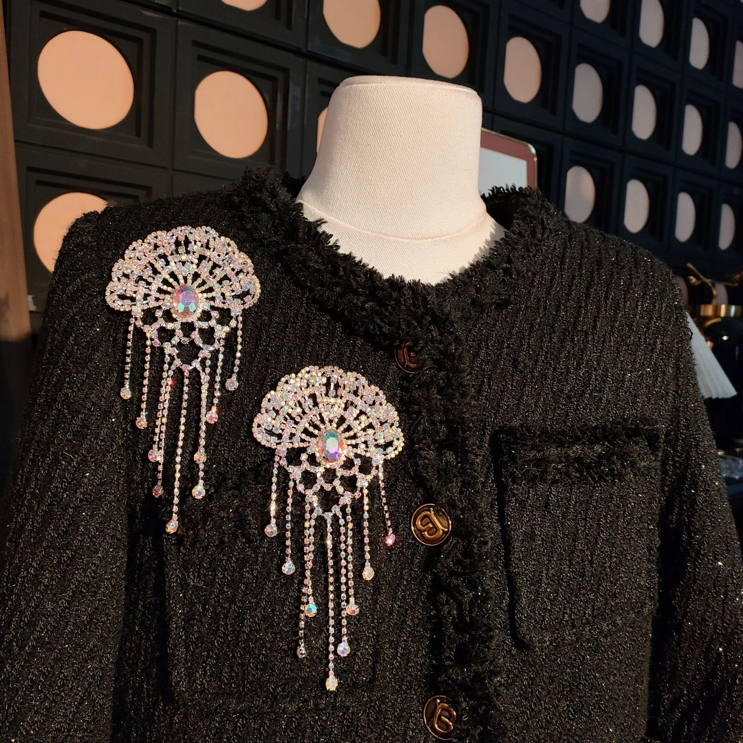 幻彩国风扇子满钻流苏带别针AZ415