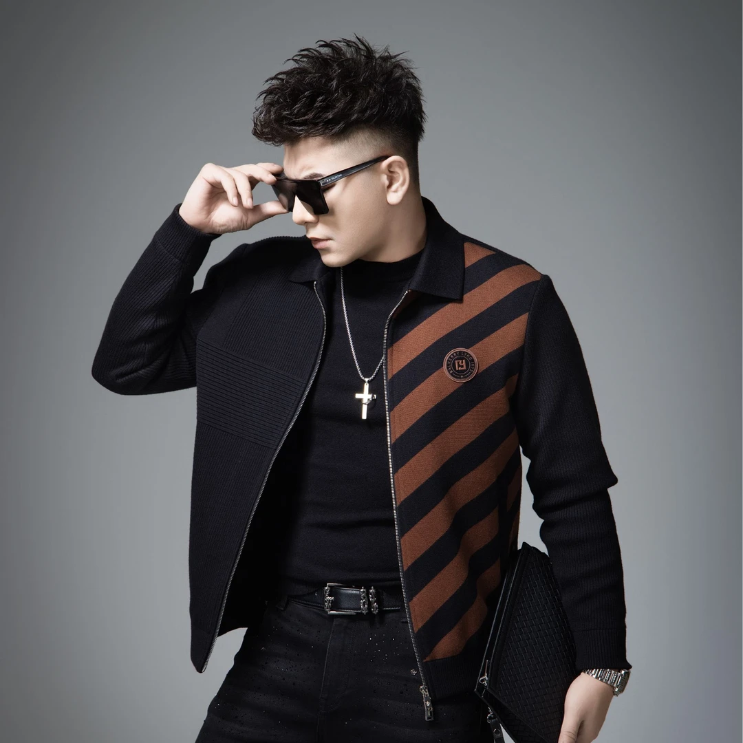 2025男士夹克秋冬新款撞色潮流时尚百搭休闲条纹拼接翻领针织外套