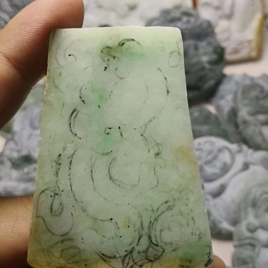 翡翠未镶嵌颈饰挂件
