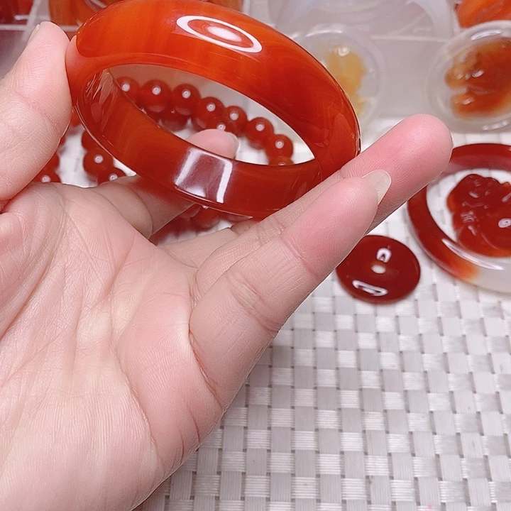 玛瑙/玉髓手镯未镶嵌