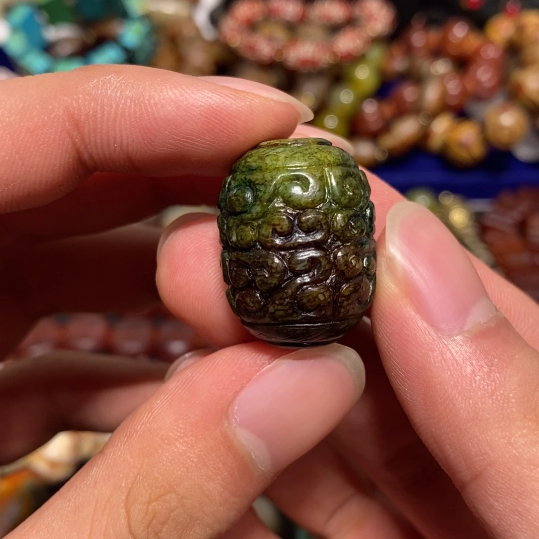 透闪石质玉未镶嵌颈饰