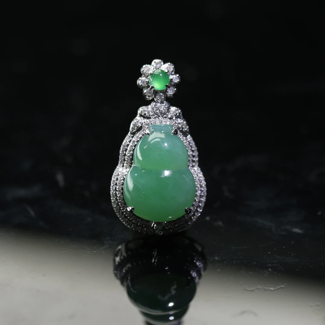 25天然缅甸翡翠A货18k绿葫芦/900567/上海嘉禾拍卖