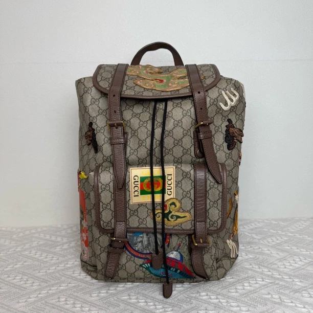95新 GUCCI/古驰 4233/时尚经典徽章限量款双肩包/公价21500