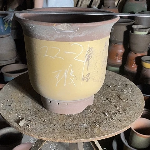 中国宜兴紫砂花盆，