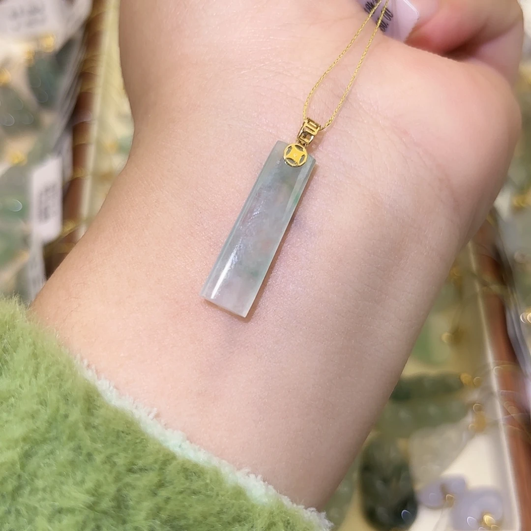 翡翠18K金镶嵌颈饰无事牌