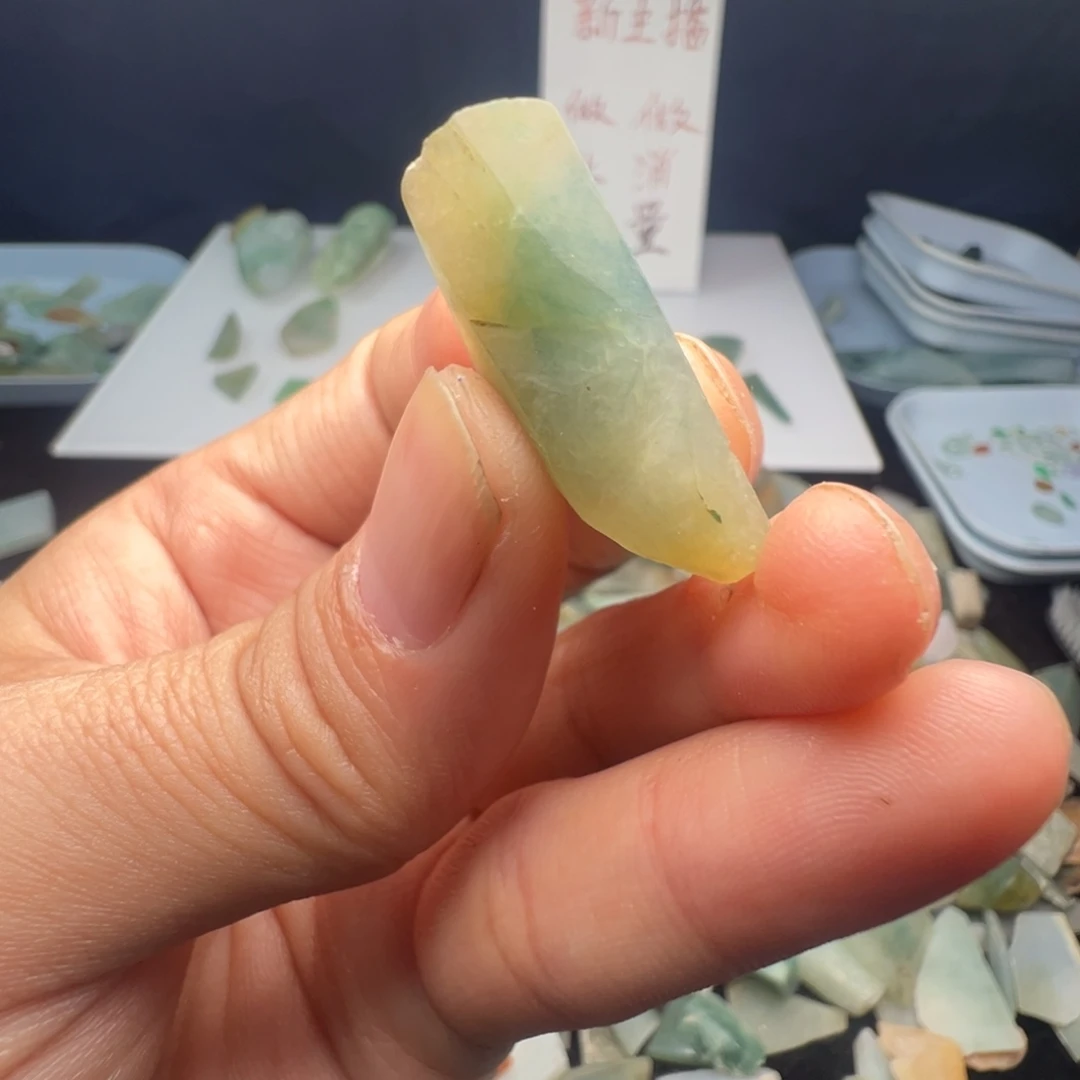 翡翠裸石缅甸翡翠A货黄加漂蓝花料