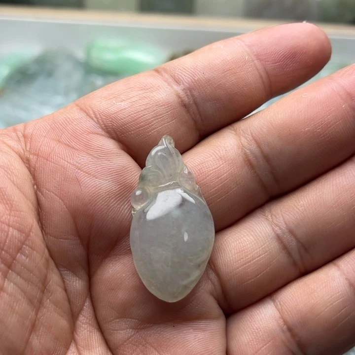 翡翠未镶嵌颈饰挂件