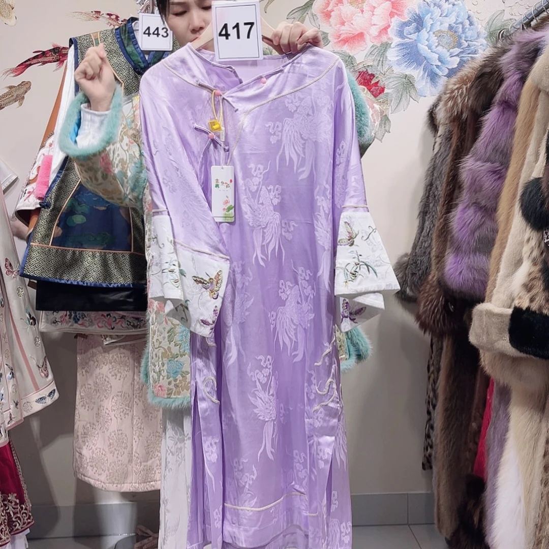 春秋款圆领斜襟刺绣包边提花新缎紫色太太服