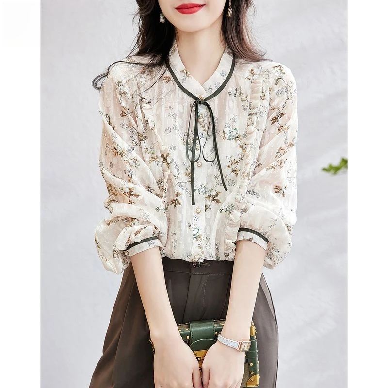 9742雪纺衫2025春秋别致纽扣木耳边洋气碎花小衫