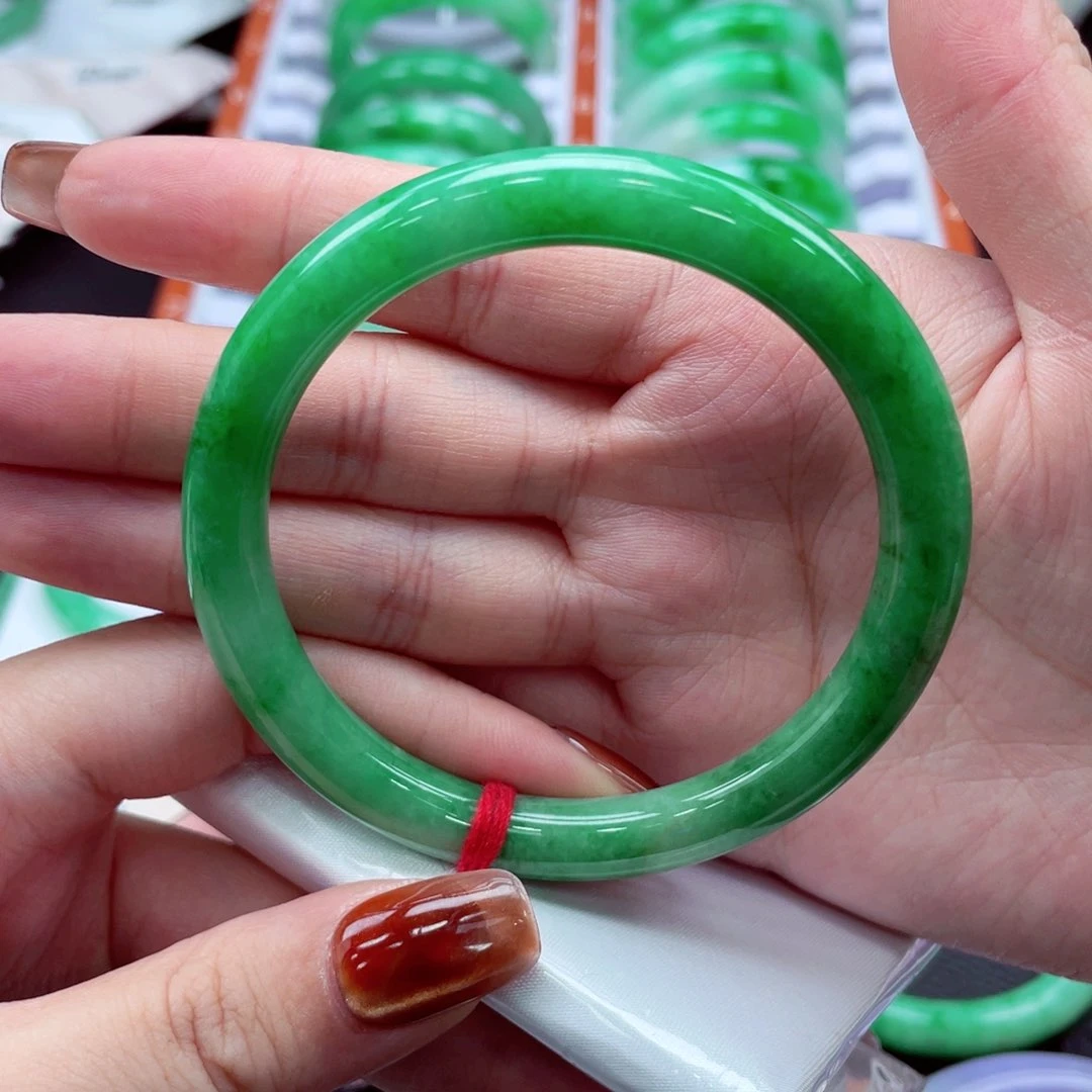 采***菊翡翠手镯未镶嵌翡翠