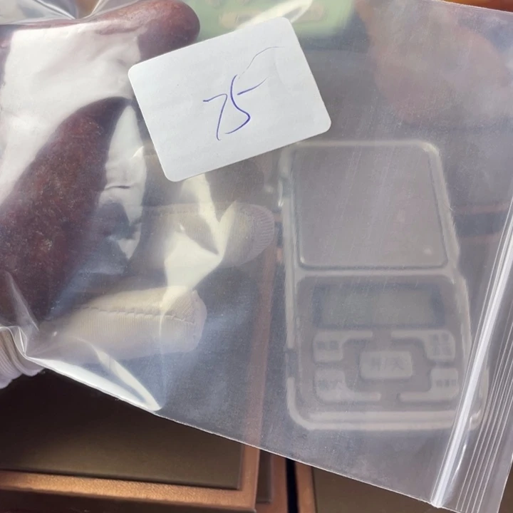 木***堂未镶嵌岫岩老玉（透闪石质玉）挂件