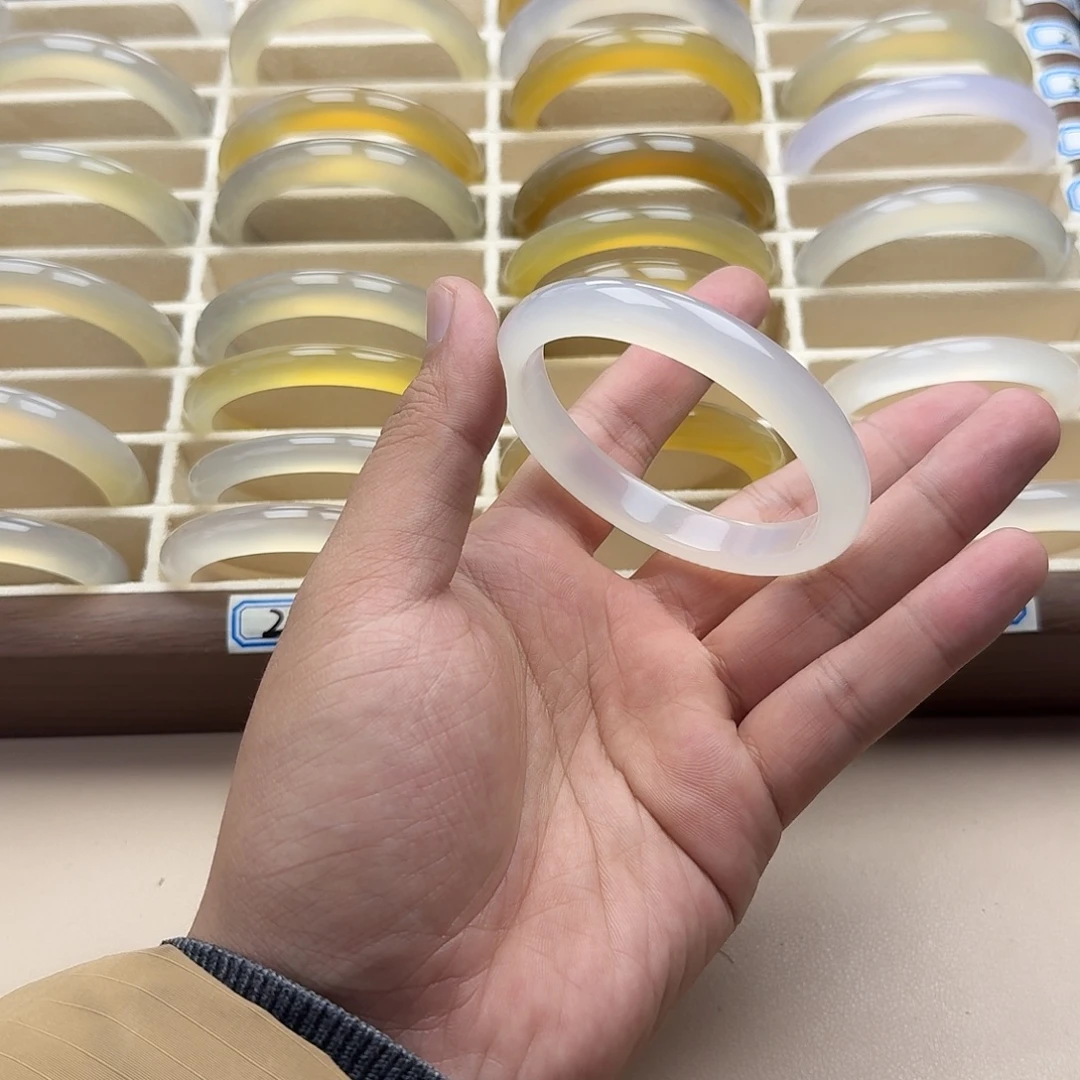 玛瑙/玉髓未镶嵌手镯58.2圈口