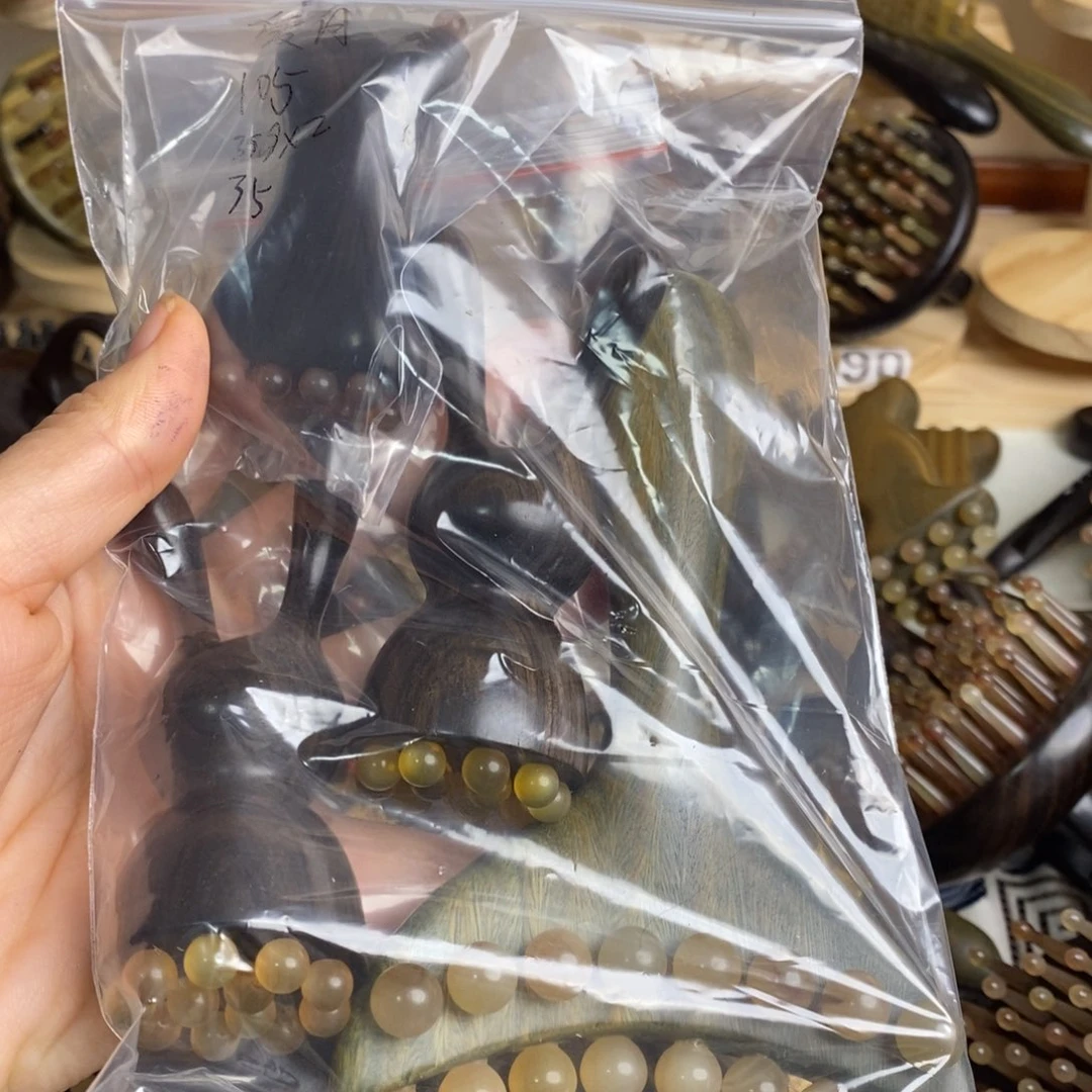 2个兔子1个小肥皂1个推推乐