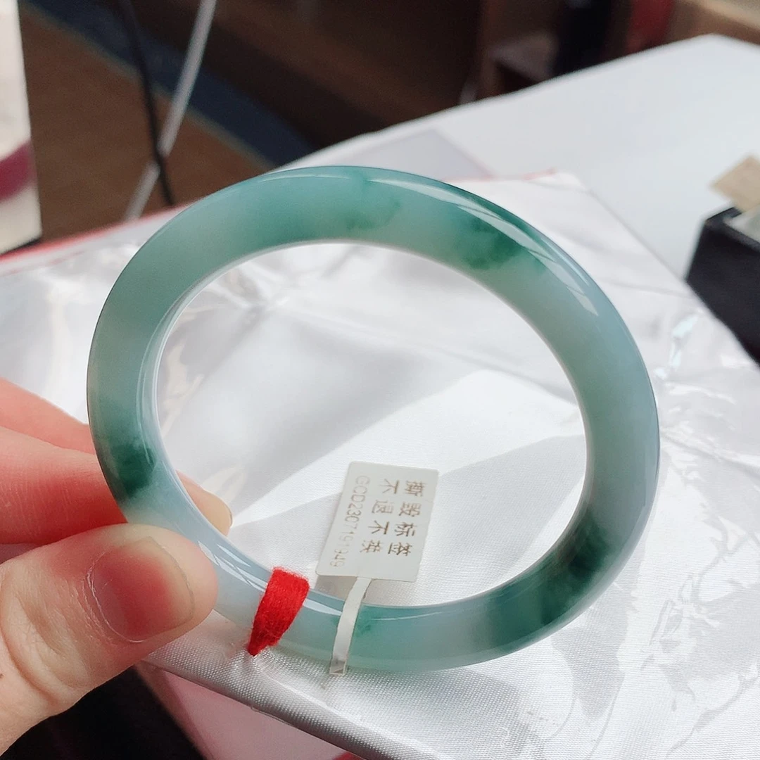 翡翠手镯未镶嵌天然翡翠A货