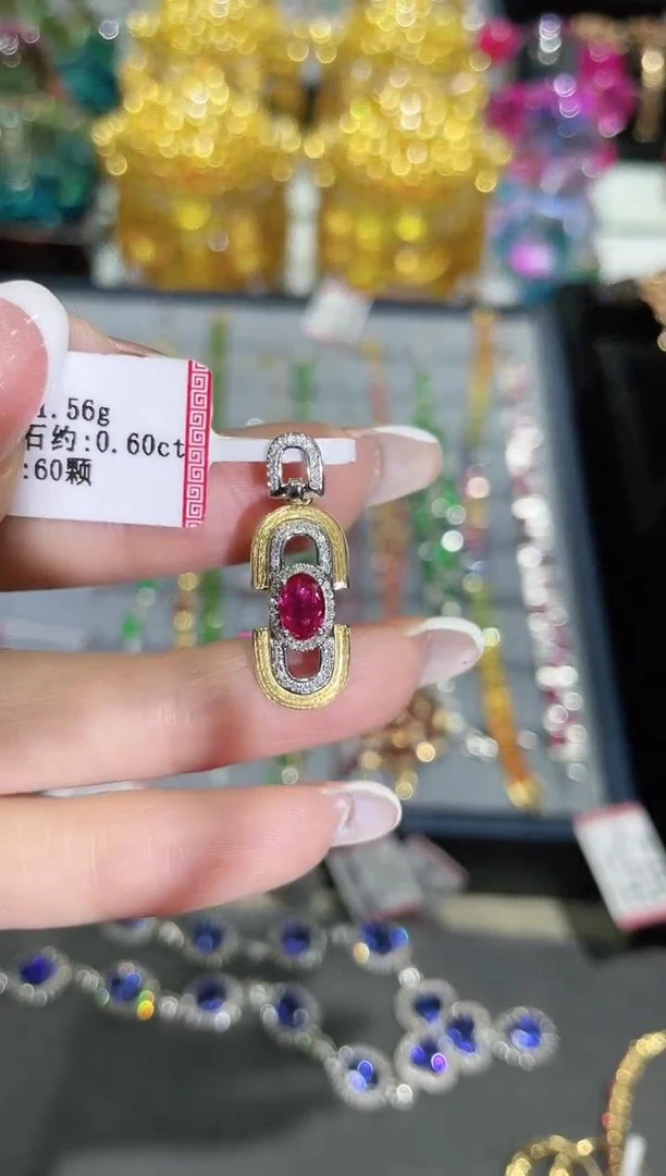 18K金镶嵌天然无烧红宝石吊坠分色工艺款 约0.60ct