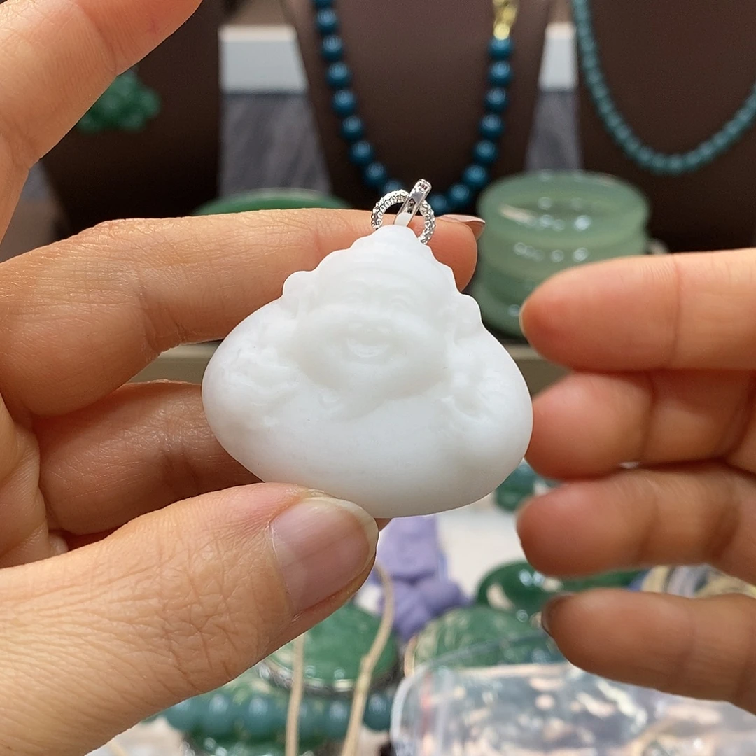 石英岩玉未镶嵌颈饰