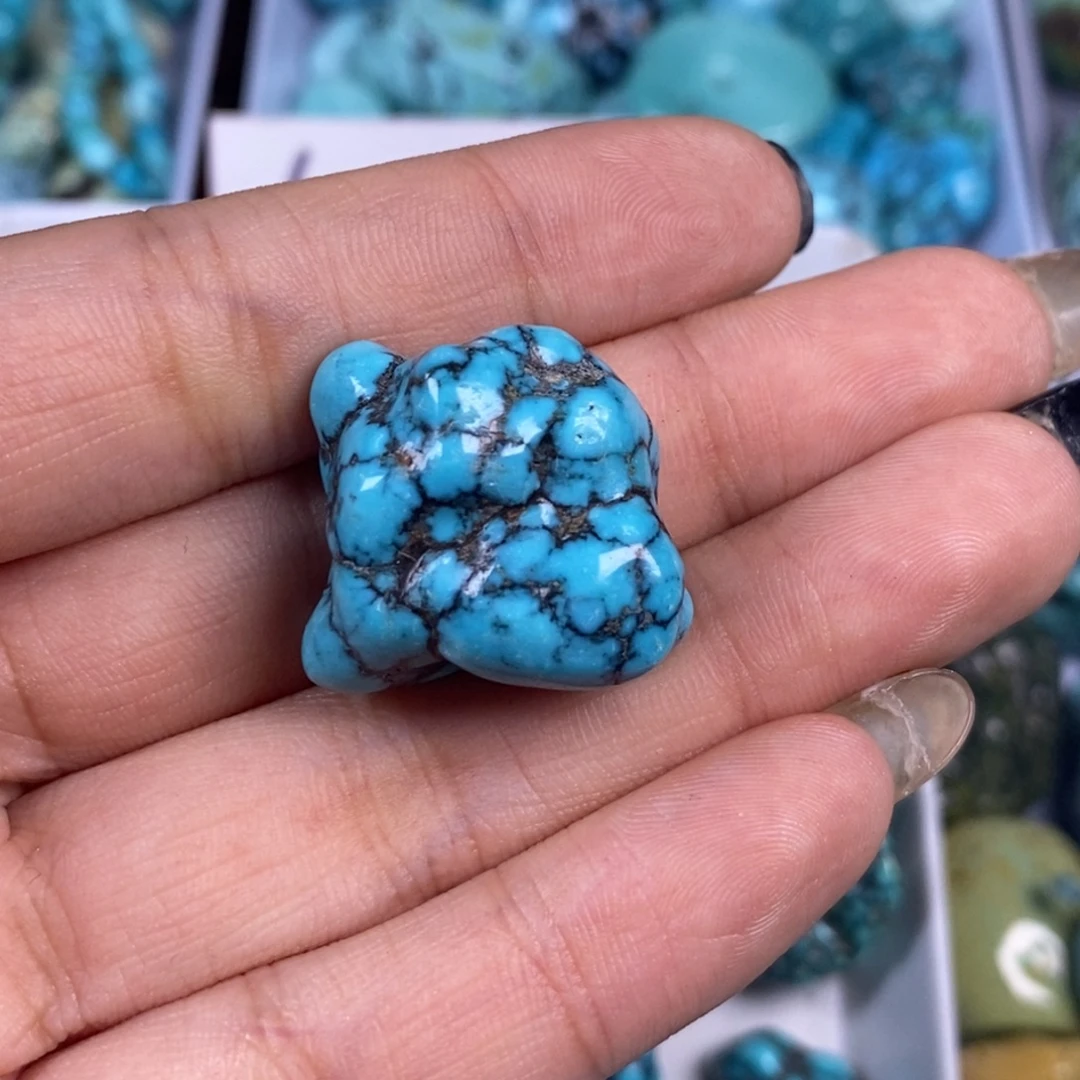 绿松石未镶嵌颈饰