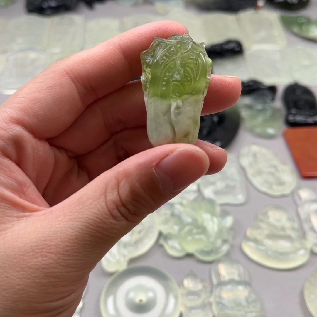 未镶嵌蛇纹石玉颈饰