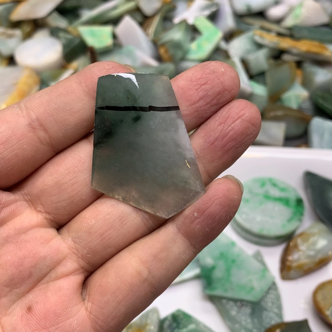 翡翠颈饰未镶嵌?*?翡翠