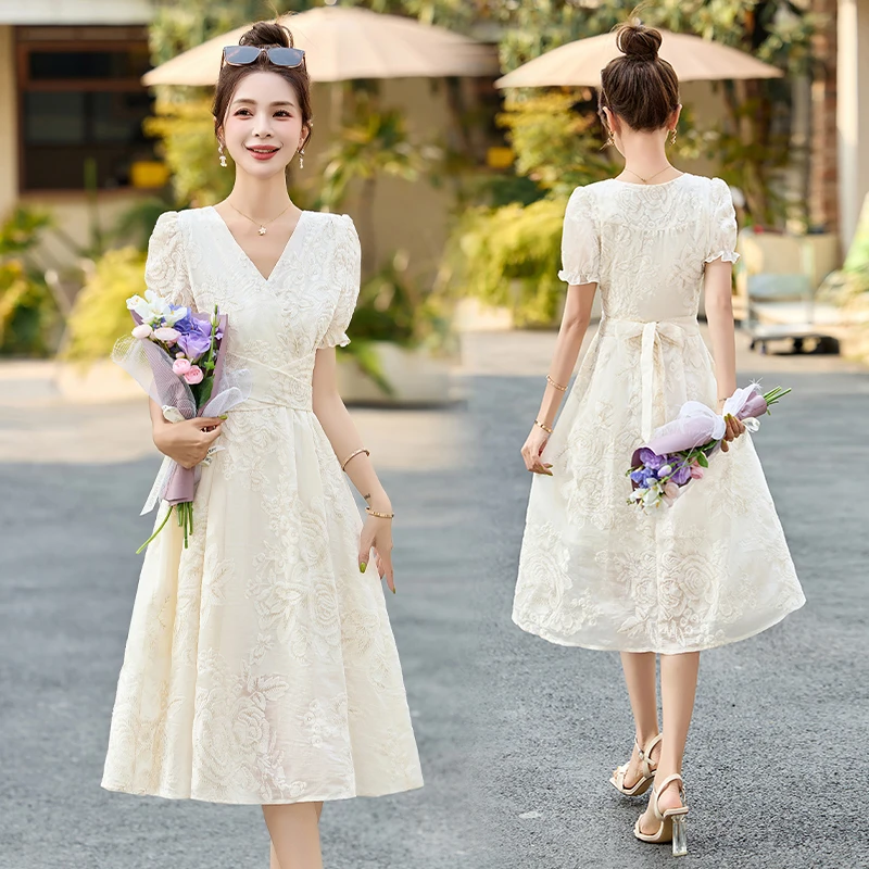 白色连衣裙女2025夏季新款蕾丝刺绣小个子时尚修身显瘦温柔长裙子