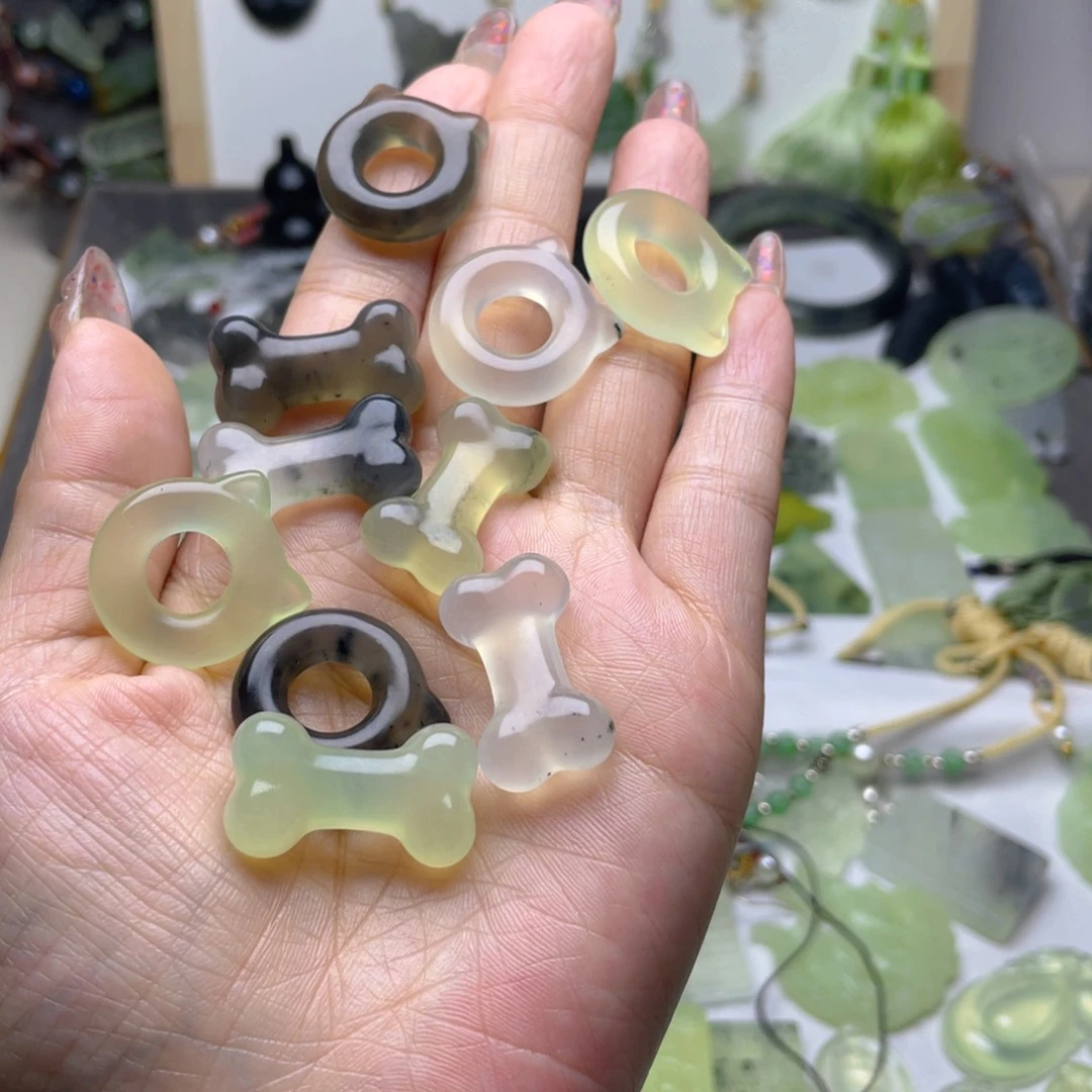 蛇纹石玉未镶嵌颈饰多样性发一对