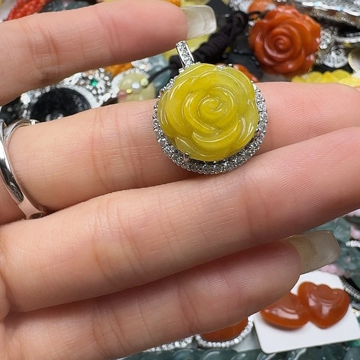 翡翠未镶嵌颈饰翡翠