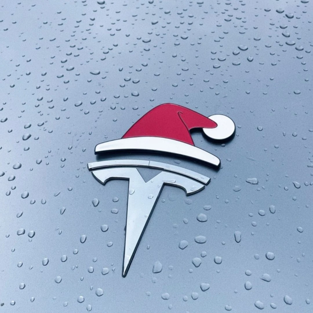 特斯拉车标圣诞帽model3/Y立体车贴天冷戴帽发财帽创意前背箱装饰
