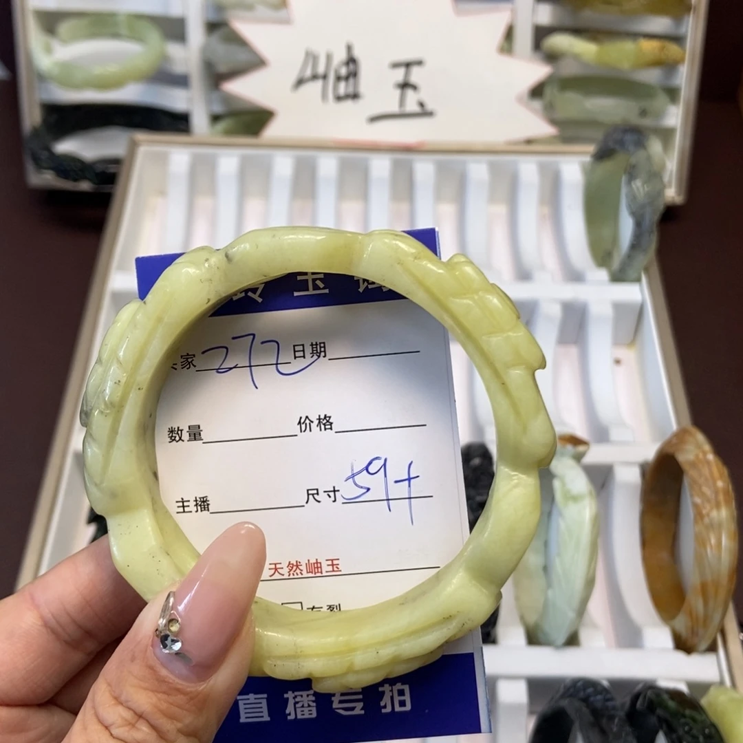 蛇纹石玉手镯未镶嵌摩****彤