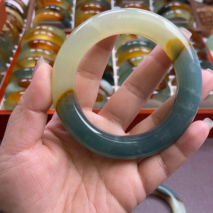 小***咯蛇纹石玉未镶嵌手镯