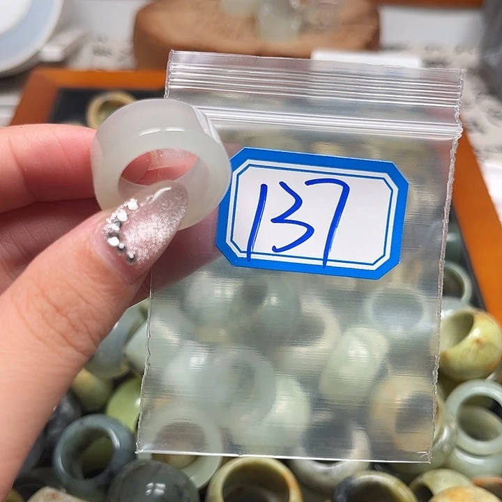 ****翡蛇纹石玉未镶嵌戒指