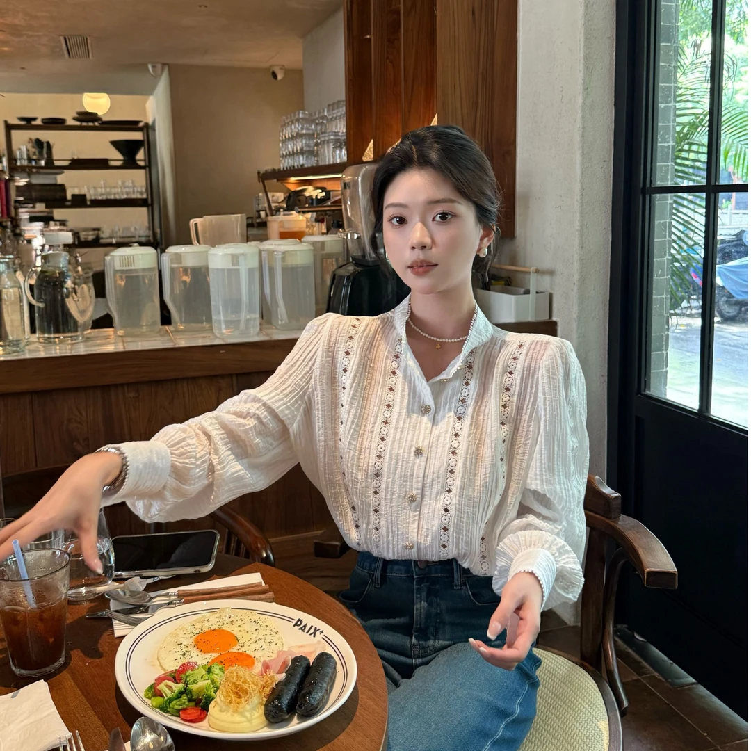 法式复古镂空白色衬衣女气质千金感长袖小众设计感衬衫上衣秋季