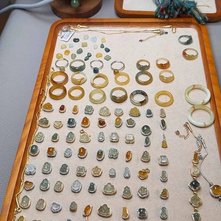 蛇纹石玉合金颈饰