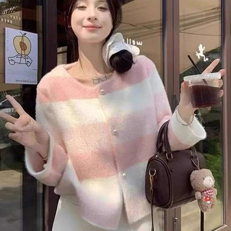 法式圆领长袖宽松毛衣外套女减龄粉色条纹开衫短款秋冬季针织上衣