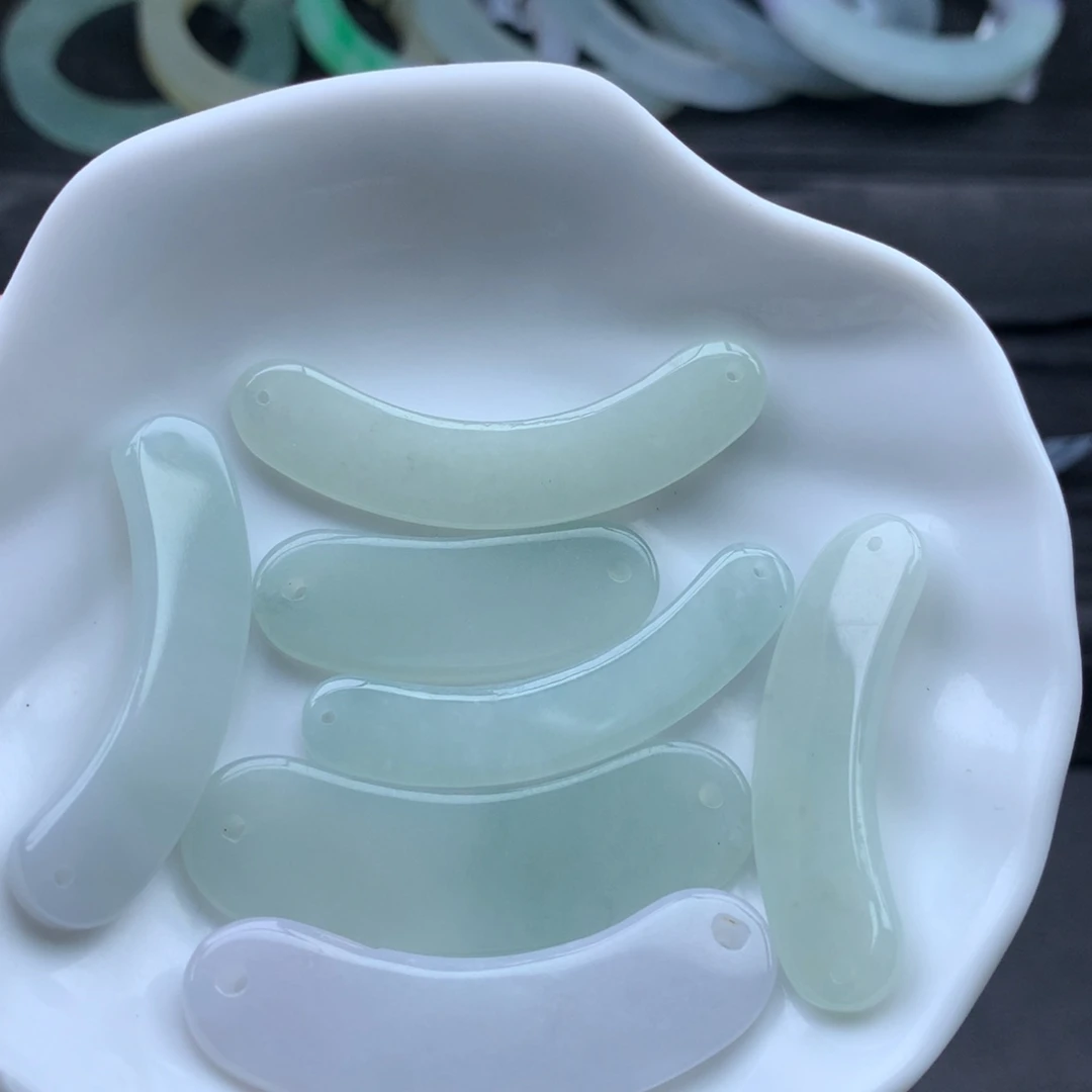 颈饰未镶嵌翡翠玉衡