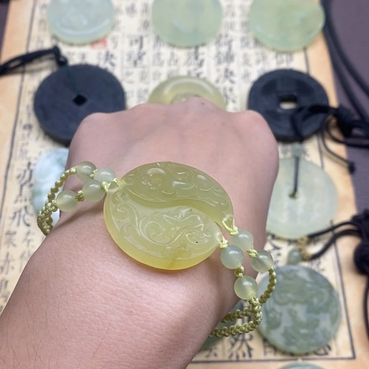 未镶嵌蛇纹石玉颈饰