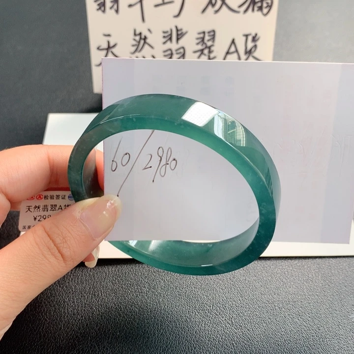翡翠手镯未镶嵌天然翡翠