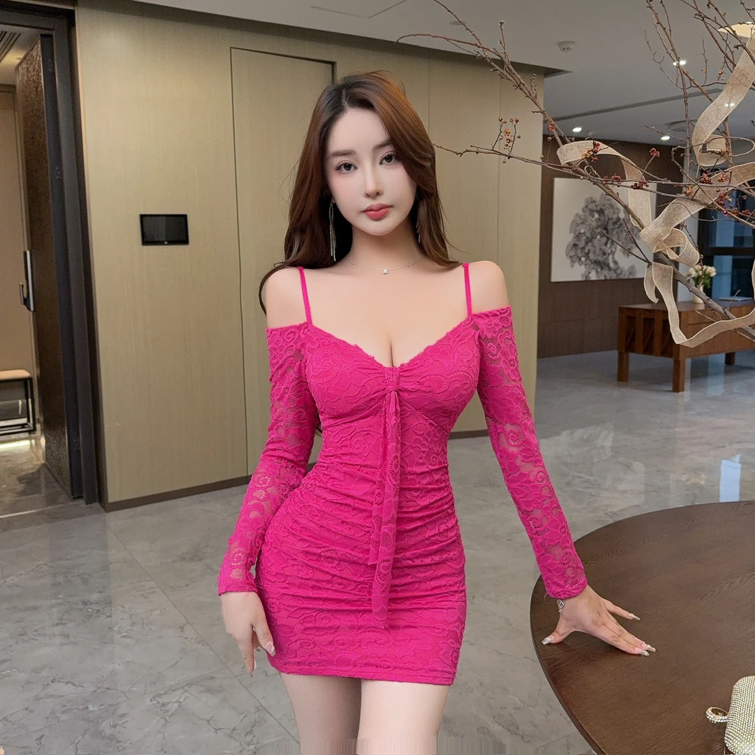 2025网红主播纯欲性感低胸V领夜场蕾丝露肩修身包臀吊带连衣裙女