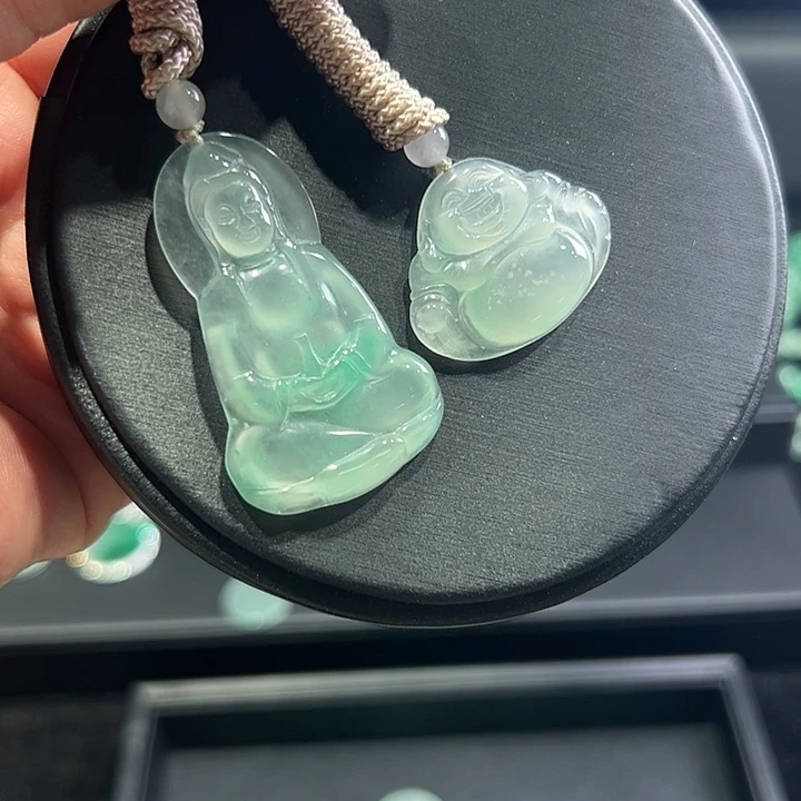 颈饰未镶嵌石英质玉（非洲翠）